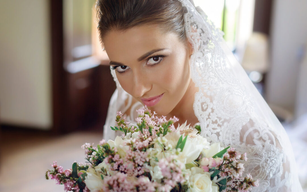 Silver Grey Wedding with Light up Vases – Château Appony