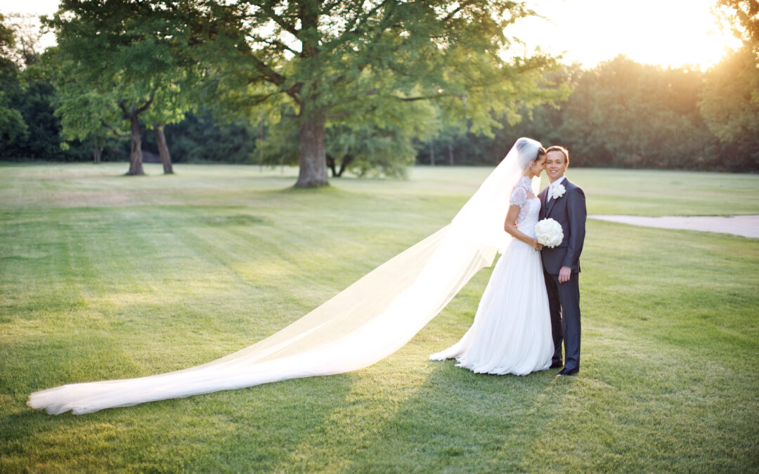Classy and Elegant White Wedding – Art Hotel Kaštieľ Tomášov